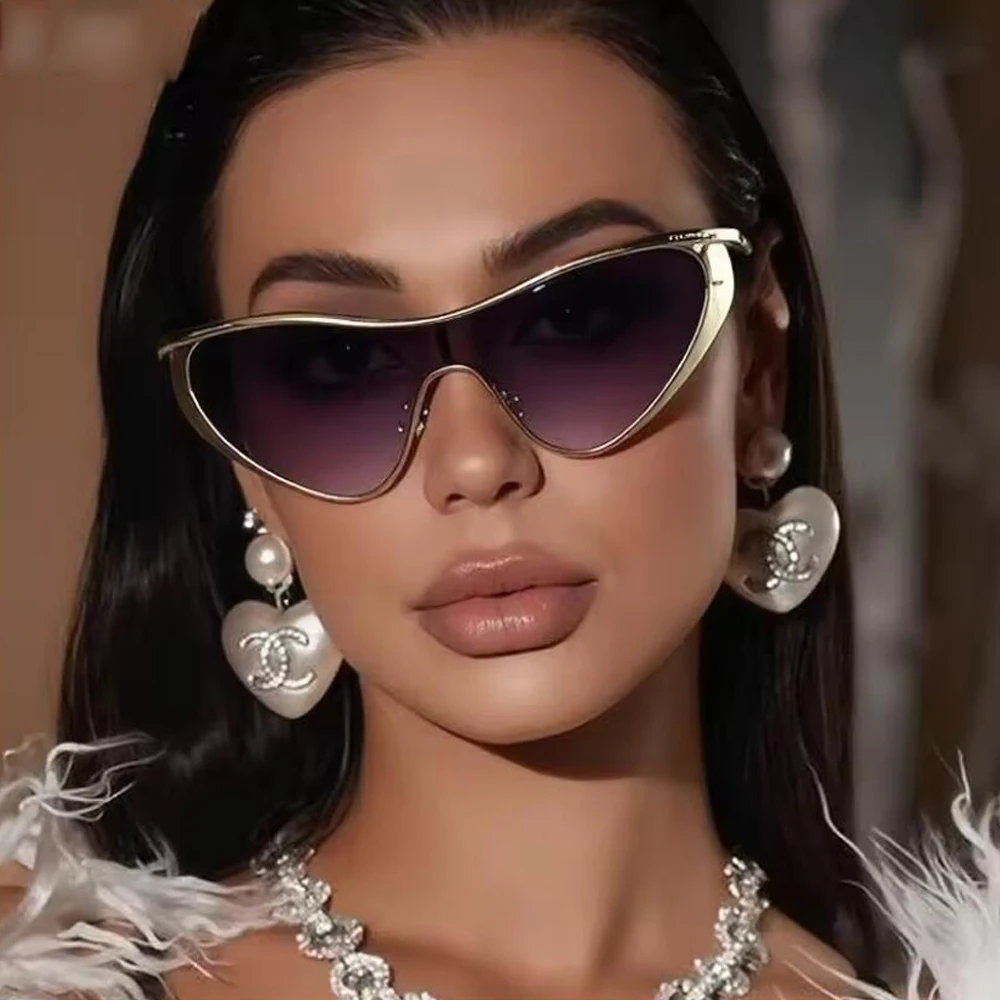2025 New Ins Fashion Big Cat Eye Sunglasses for Women Brand Vintage Metal Punk Outdoor Sun Glasses Female Summer Oculos De Sol
2025 New Ins Fashion Big Cat Eye Sunglasses for Women Brand Vintage Metal Punk Outdoor Sun Glasses Female Summer Oculos De Sol