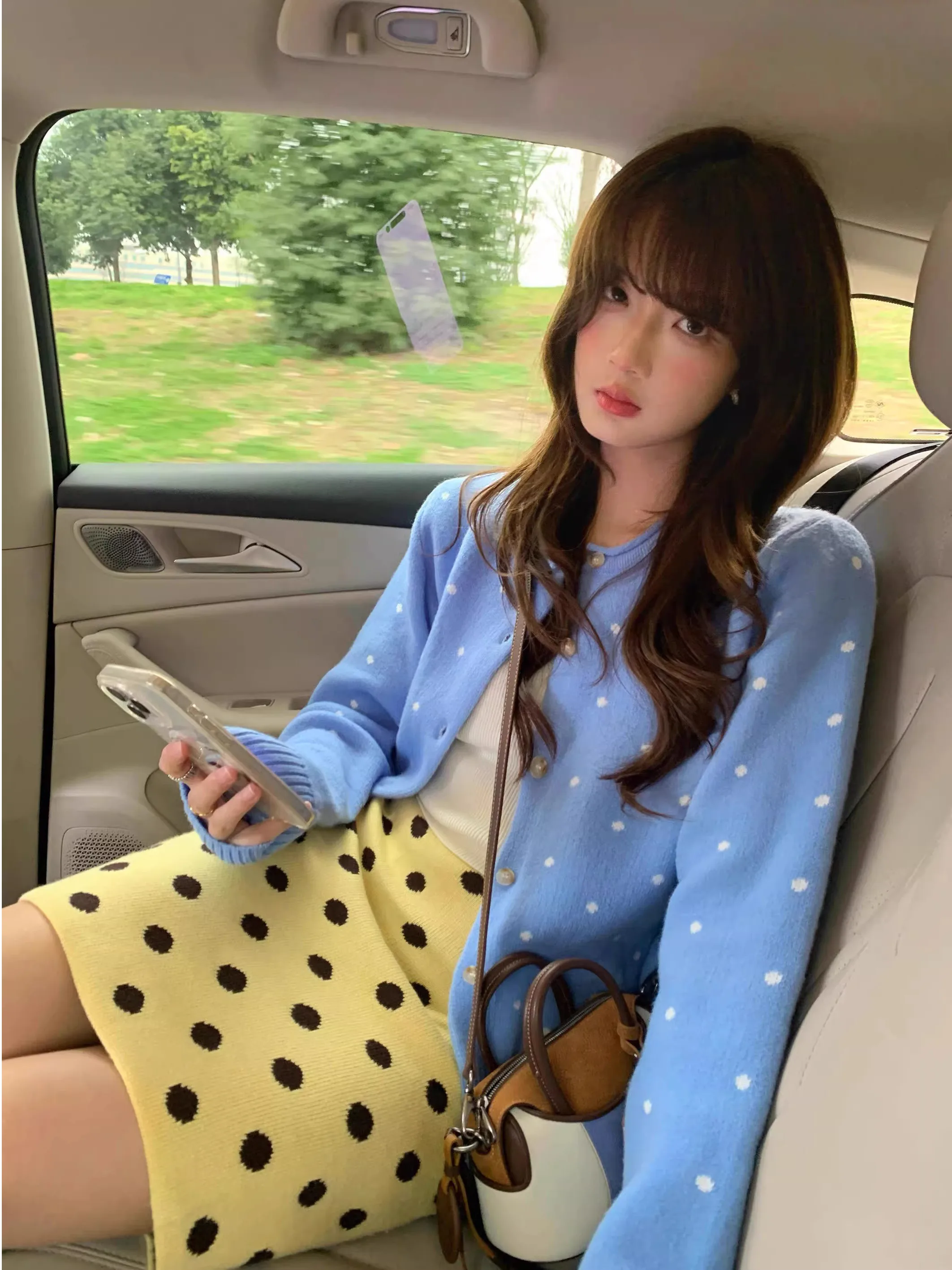 Early Spring Polka Dot Blue Knitted Open Cardigan Sweater Women's Soft Lazy High-End Style Korean College Fashion Outerwear
Early Spring Polka Dot Blue Knitted Open Cardigan Sweater Women's Soft Lazy High-End Style Korean College Fashion Outerwear
