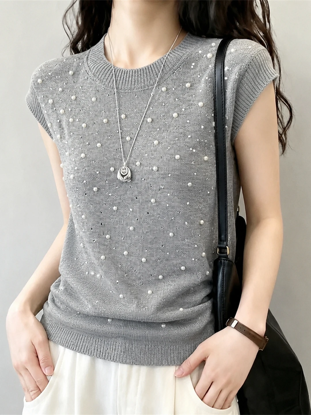 Elegant round Neck Knitted Ice Silk Short Sleeve Women's Top Summer Fashion Casual Straight Cut Knitwear Comfortable Fit
Elegant round Neck Knitted Ice Silk Short Sleeve Women's Top Summer Fashion Casual Straight Cut Knitwear Comfortable Fit