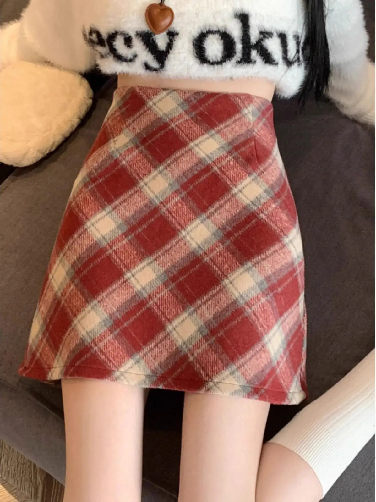 Красная шерстяная юбка в клетку, женская юбка трапециевидной формы с высокой талией, утягивающая персональная юбка с запахом, зимняя новинка
Красная шерстяная юбка в клетку, женская юбка трапециевидной формы с высокой талией, утягивающая персональная юбка с запахом, зимняя новинка