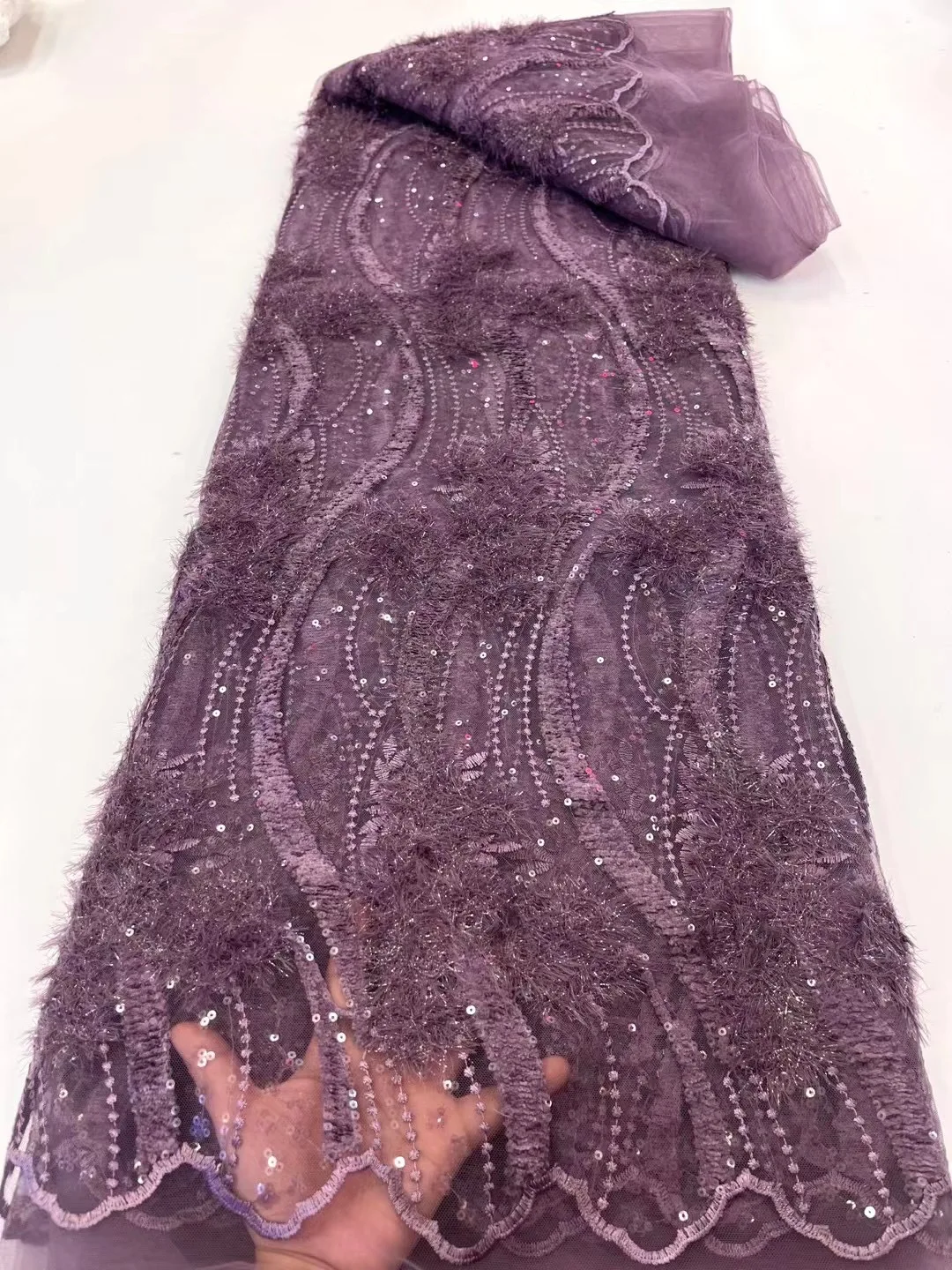 New Arrival Purple Tulle Flocking Sequins Lace Fabric 2022 African High Quality Fluffy Feather Fabric Nigerian For Wedding Dress
New Arrival Purple Tulle Flocking Sequins Lace Fabric 2022 African High Quality Fluffy Feather Fabric Nigerian For Wedding Dress