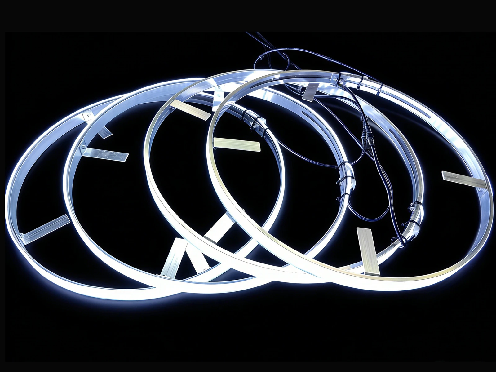 Set 4PCS 17.5" Brightest LED Wheel Rings Light Kits Quad Row Pure White Rim Lights Off-Road Underbody Glow Lights Remote Switch Control
Set 4PCS 17.5" Brightest LED Wheel Rings Light Kits Quad Row Pure White Rim Lights Off-Road Underbody Glow Lights Remote Switch Control