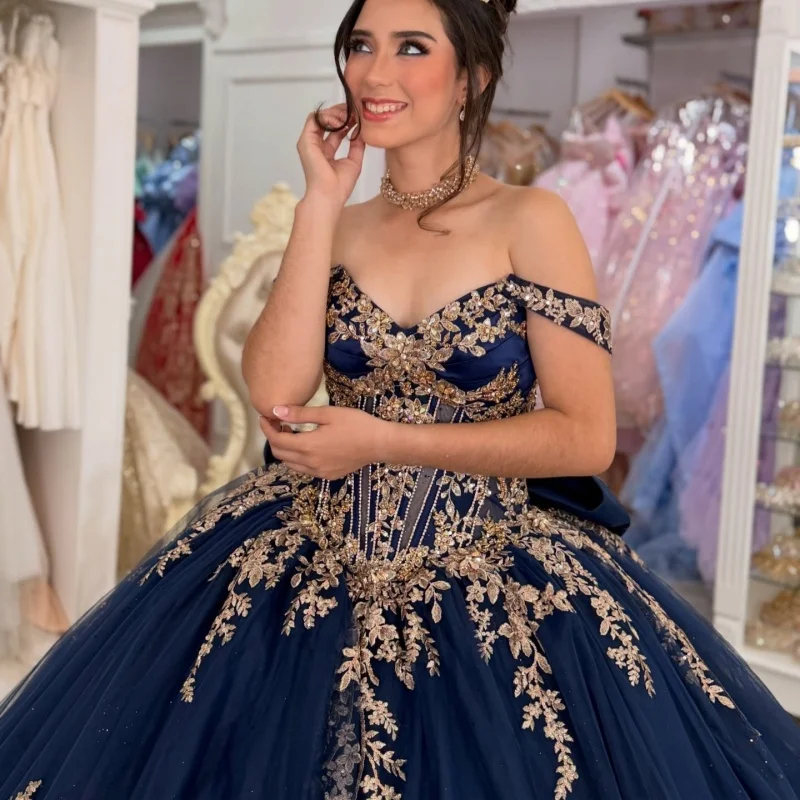 Dark Blue Quinceanera Dress off-shoulder Glitter Crystal Flower Decal Lace Long tail Bow vestidos de 15 Quinceanera Customize
Dark Blue Quinceanera Dress off-shoulder Glitter Crystal Flower Decal Lace Long tail Bow vestidos de 15 Quinceanera Customize