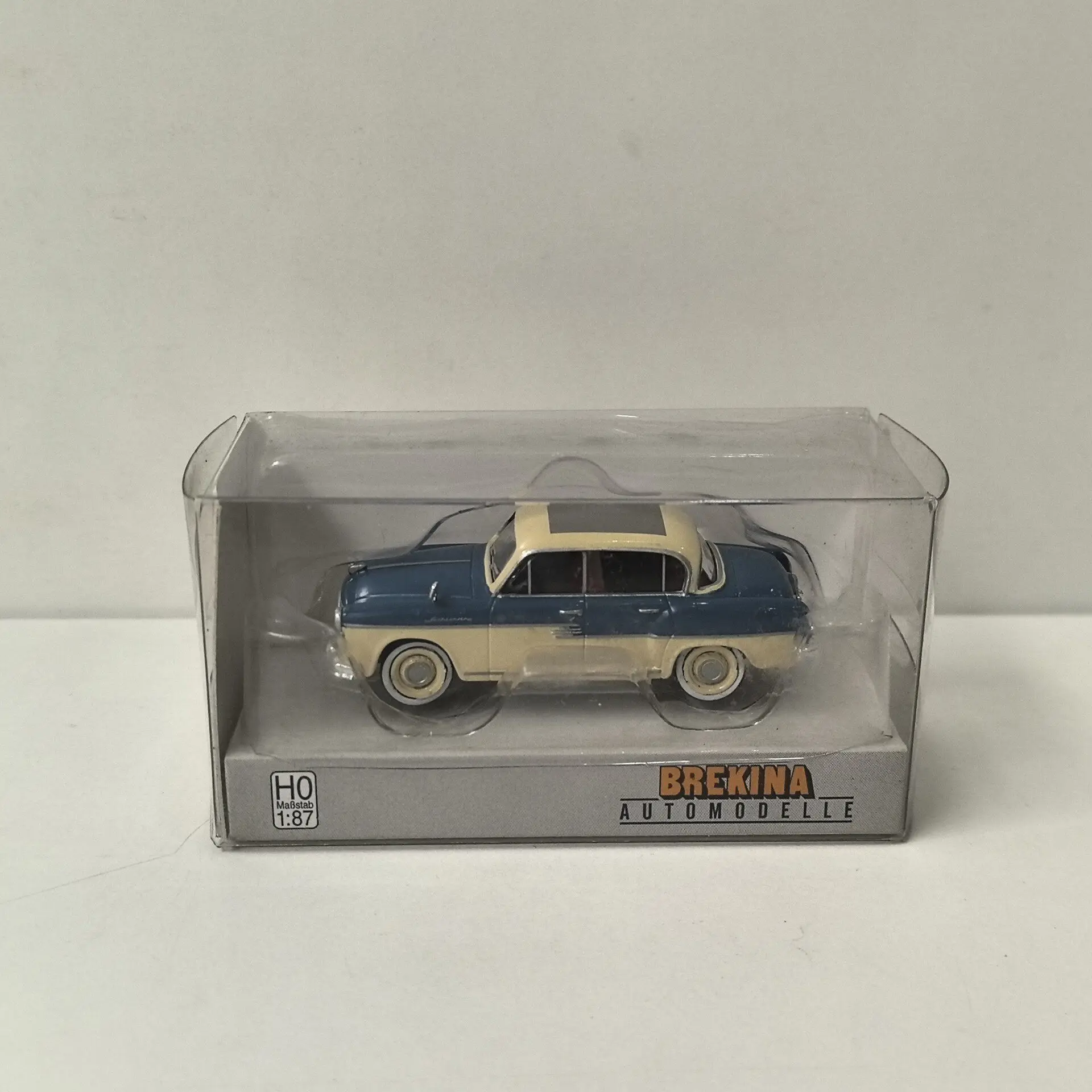 BREKINA HO 1/87 Scale SACHSENRING P 240 19 Plastics Car Model
BREKINA HO 1/87 Scale SACHSENRING P 240 19 Plastics Car Model
