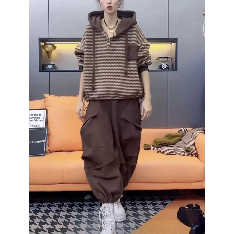 2024 Autumn Winter New Loose European Style Women's Fashion Striped Sweatshirt Harlan Pants Two-Piece Set Polyester Fiber
2024 Autumn Winter New Loose European Style Women's Fashion Striped Sweatshirt Harlan Pants Two-Piece Set Polyester Fiber
