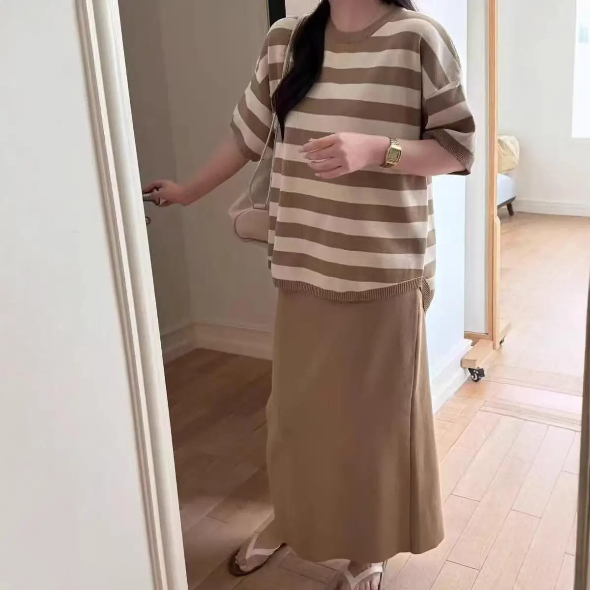 Fashionable Women's Two-Piece Set Short Sleeve Shirt Waist Half Skirt Spring Summer Outfit Matching Female Cross-Border New M...
Fashionable Women's Two-Piece Set Short Sleeve Shirt Waist Half Skirt Spring Summer Outfit Matching Female Cross-Border New M...