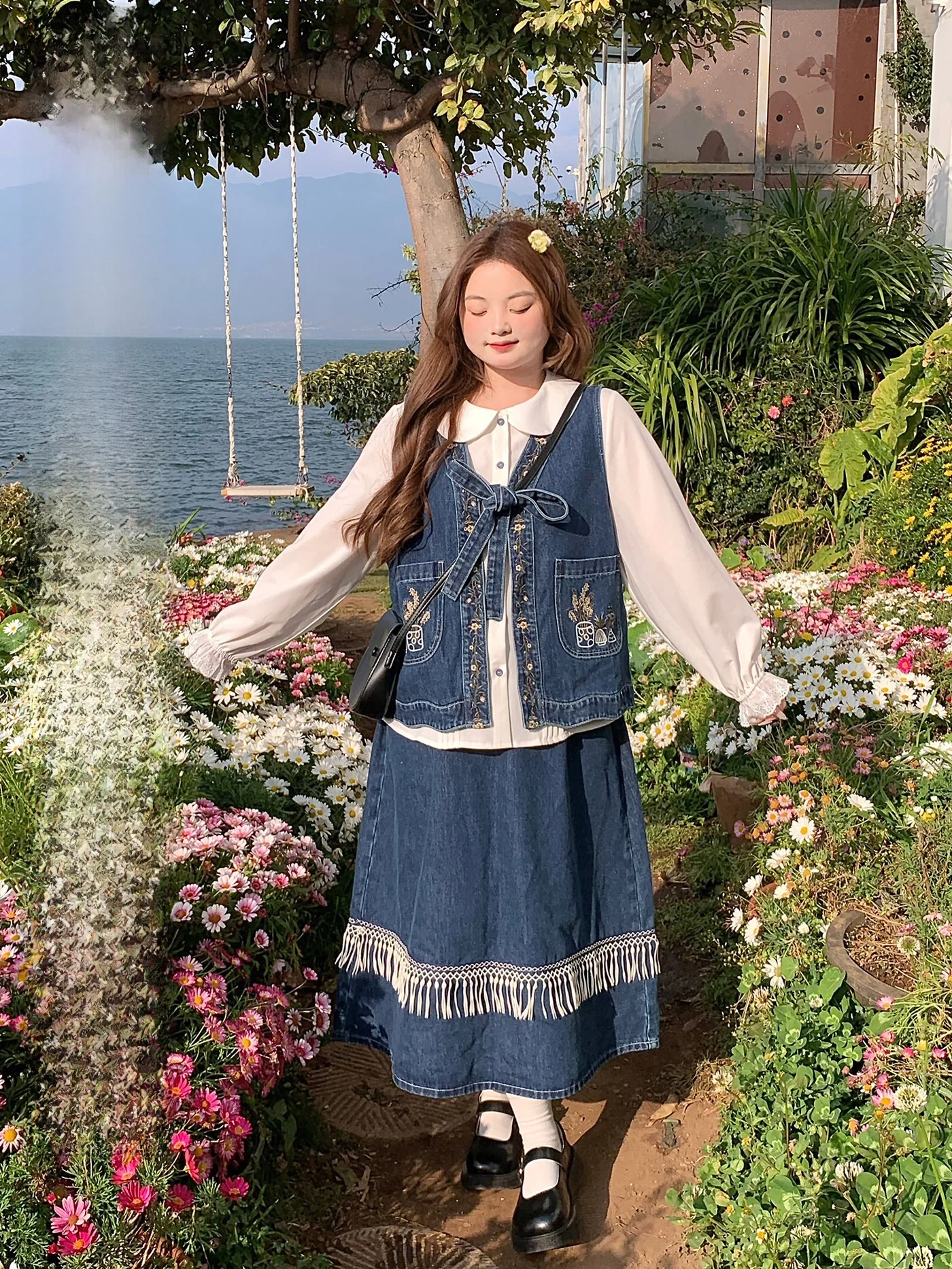 Heavy Embroidery Denim Vest Doll Collar Shirt Half Skirt Early Spring Super Beautiful Set plus Size Women's Fashion Casual Wear
Heavy Embroidery Denim Vest Doll Collar Shirt Half Skirt Early Spring Super Beautiful Set plus Size Women's Fashion Casual Wear
