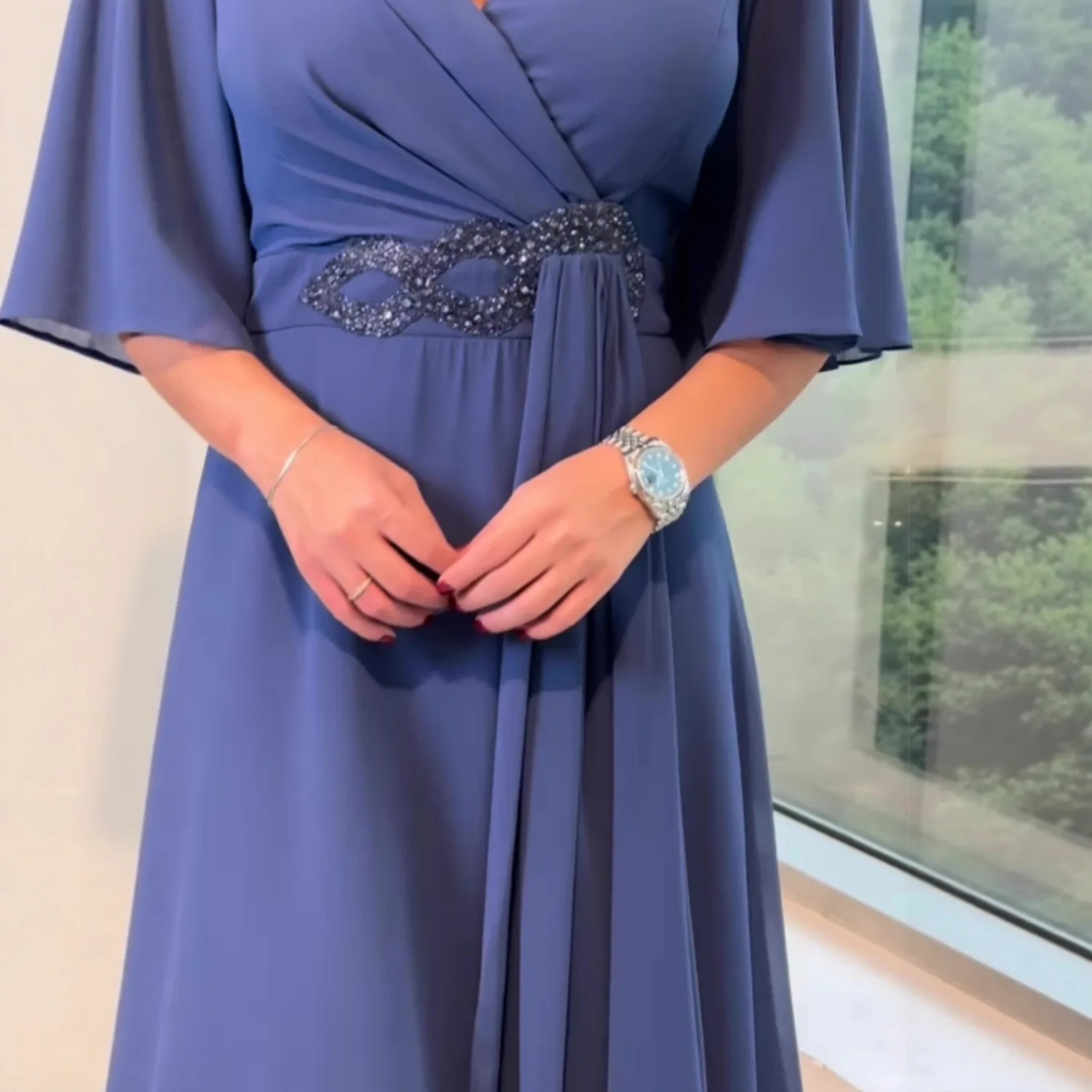 Pure Color V-Neck Long Dress 2025 Independent Women's High Waist Princess Style Dress Suitable for Middle-Aged Women
Pure Color V-Neck Long Dress 2025 Independent Women's High Waist Princess Style Dress Suitable for Middle-Aged Women