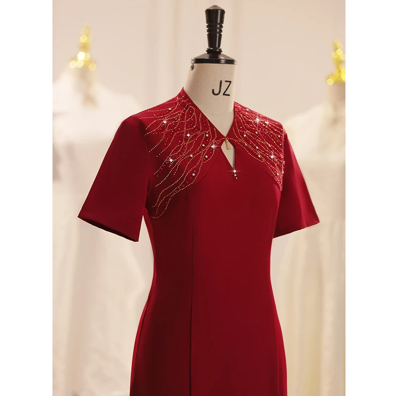 Elegant Vintage Long Wedding Dress for Mom Heavy Work Young Mother-In-Law Suit Wedding Guest Dress Chinese Style
Elegant Vintage Long Wedding Dress for Mom Heavy Work Young Mother-In-Law Suit Wedding Guest Dress Chinese Style