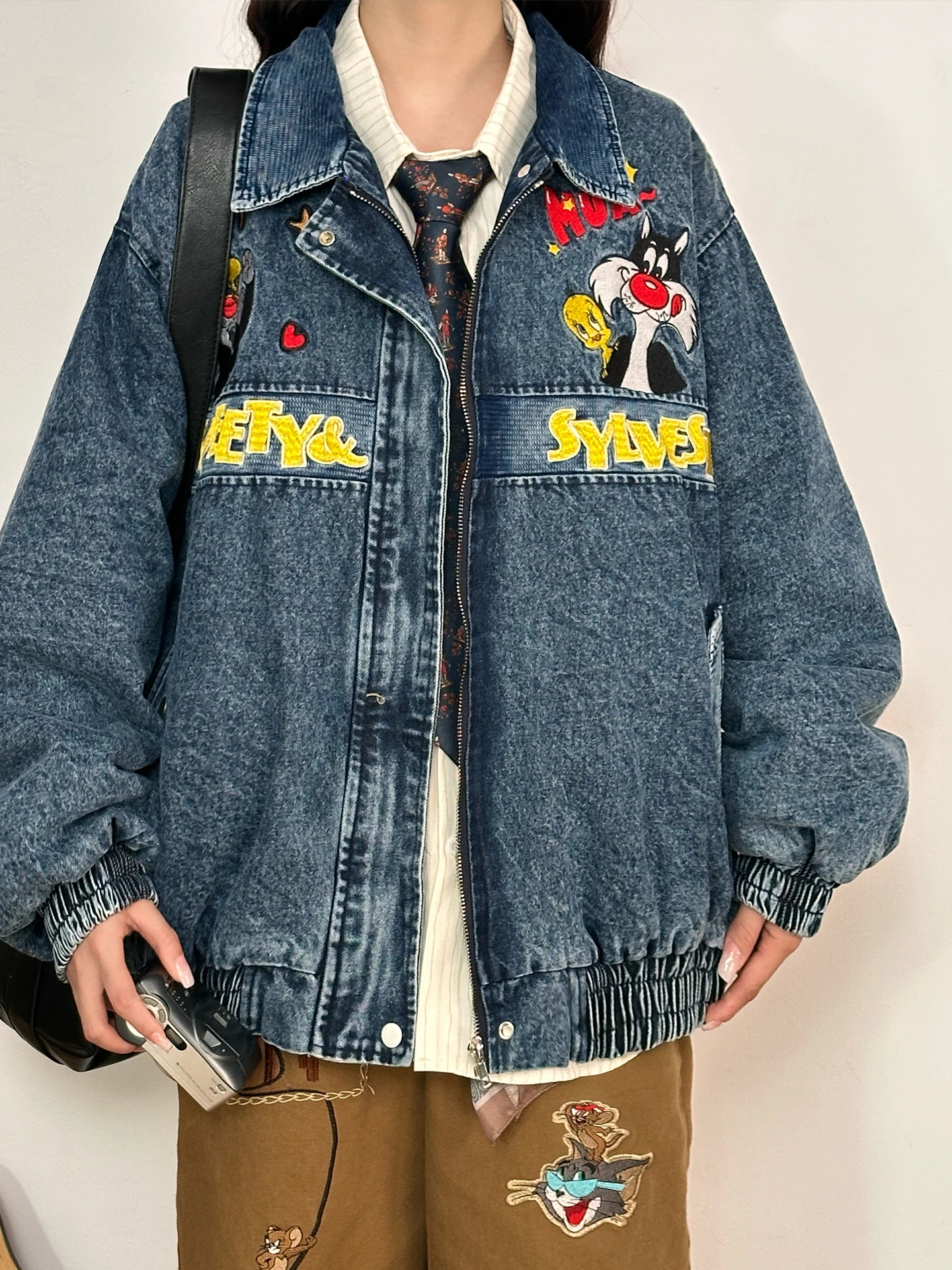Original American Retro Cartoon Embroidery Denim Jaet Loose Cotton Outerwear Cartoon Anime Thiened Sandwich Cotton
Original American Retro Cartoon Embroidery Denim Jaet Loose Cotton Outerwear Cartoon Anime Thiened Sandwich Cotton