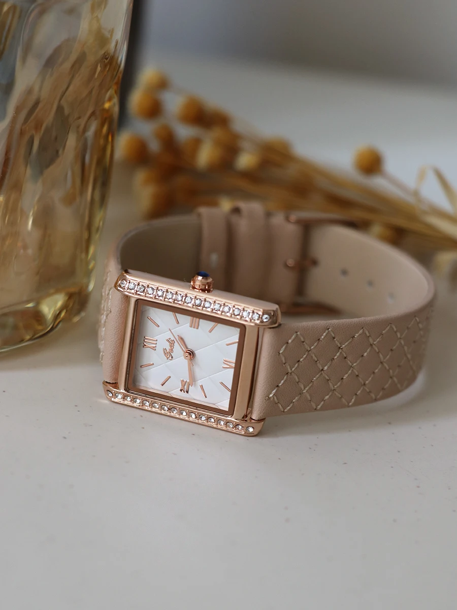 New Women'S Rectangular Watch With Leather Strap, Stylish And Simple, Exquisite Quartz Watch, A High-End Selection Of Watches.
New Women'S Rectangular Watch With Leather Strap, Stylish And Simple, Exquisite Quartz Watch, A High-End Selection Of Watches.