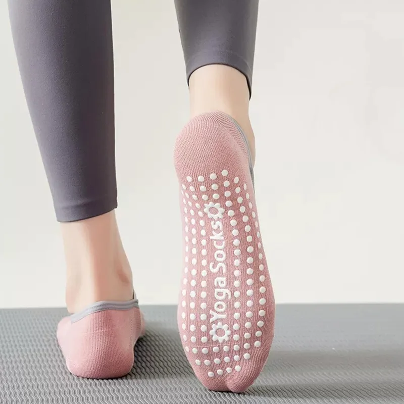 2 pairs of yoga socks for women, summer style, non-slip, no-show boat socks, professional sports fitness dance floor socks.
2 pairs of yoga socks for women, summer style, non-slip, no-show boat socks, professional sports fitness dance floor socks.