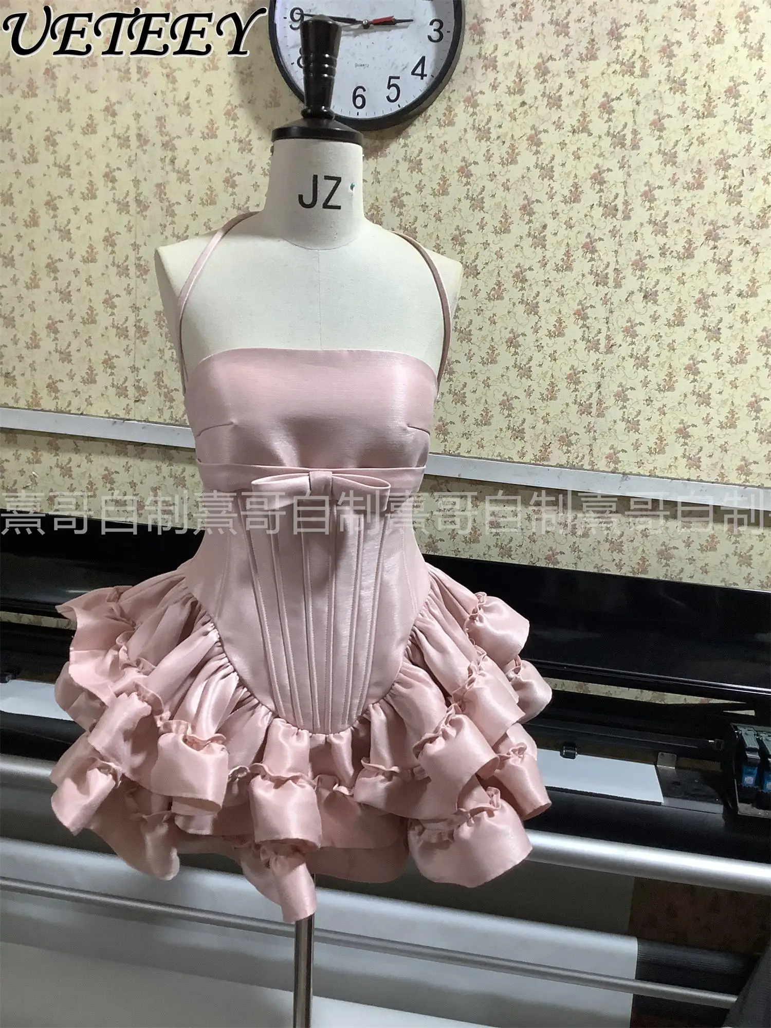Spice Girl Style Sexy Tube Top Off-shoulder Butterfly Strap Fungus Edge Tutu Dress Women Spring Slimming Short Cake Dresses
Spice Girl Style Sexy Tube Top Off-shoulder Butterfly Strap Fungus Edge Tutu Dress Women Spring Slimming Short Cake Dresses