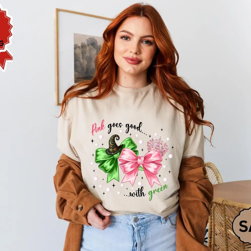 Футболка Wicked Pink Goes Good With Green, хлопковая рубашка, подарок фанату Волшебника Оз, рубашка Changed For Good, рубашка Wicked
Футболка Wicked Pink Goes Good With Green, хлопковая рубашка, подарок фанату Волшебника Оз, рубашка Changed For Good, рубашка Wicked
