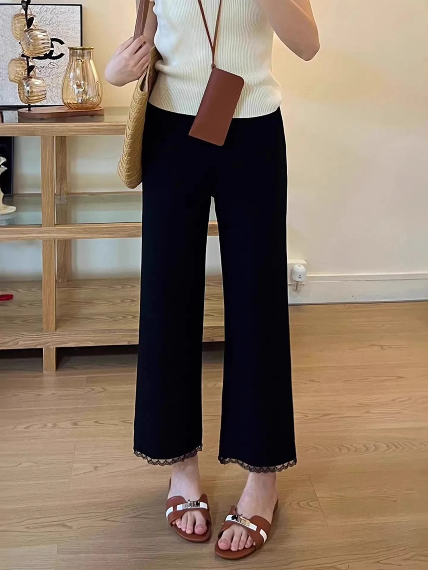 High Waist Straight Leg Casual Pants Women Summer Thin Wide Leg Ice Silk Loose Fit Trousers Lace Trim Casual Fashion
High Waist Straight Leg Casual Pants Women Summer Thin Wide Leg Ice Silk Loose Fit Trousers Lace Trim Casual Fashion