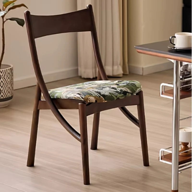 Medieval style solid wood dining chair French retro cat ear home home restaurant back
Medieval style solid wood dining chair French retro cat ear home home restaurant back