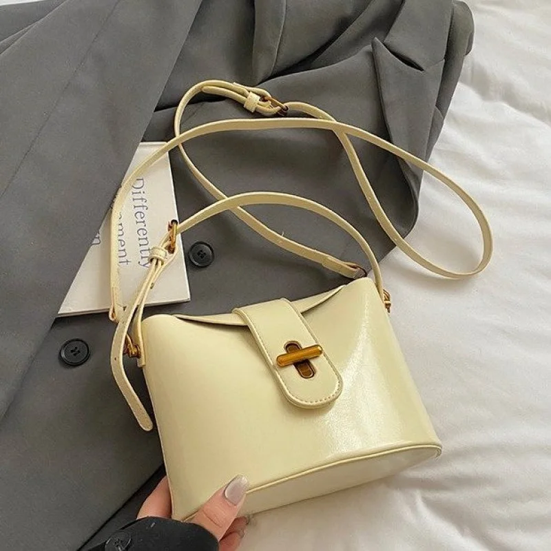 Elegant-luxe 2025 New Ladies Luxury Brand Leather Hand Bag Famous Designer Classic Popular Casual Fashionable
Elegant-luxe 2025 New Ladies Luxury Brand Leather Hand Bag Famous Designer Classic Popular Casual Fashionable