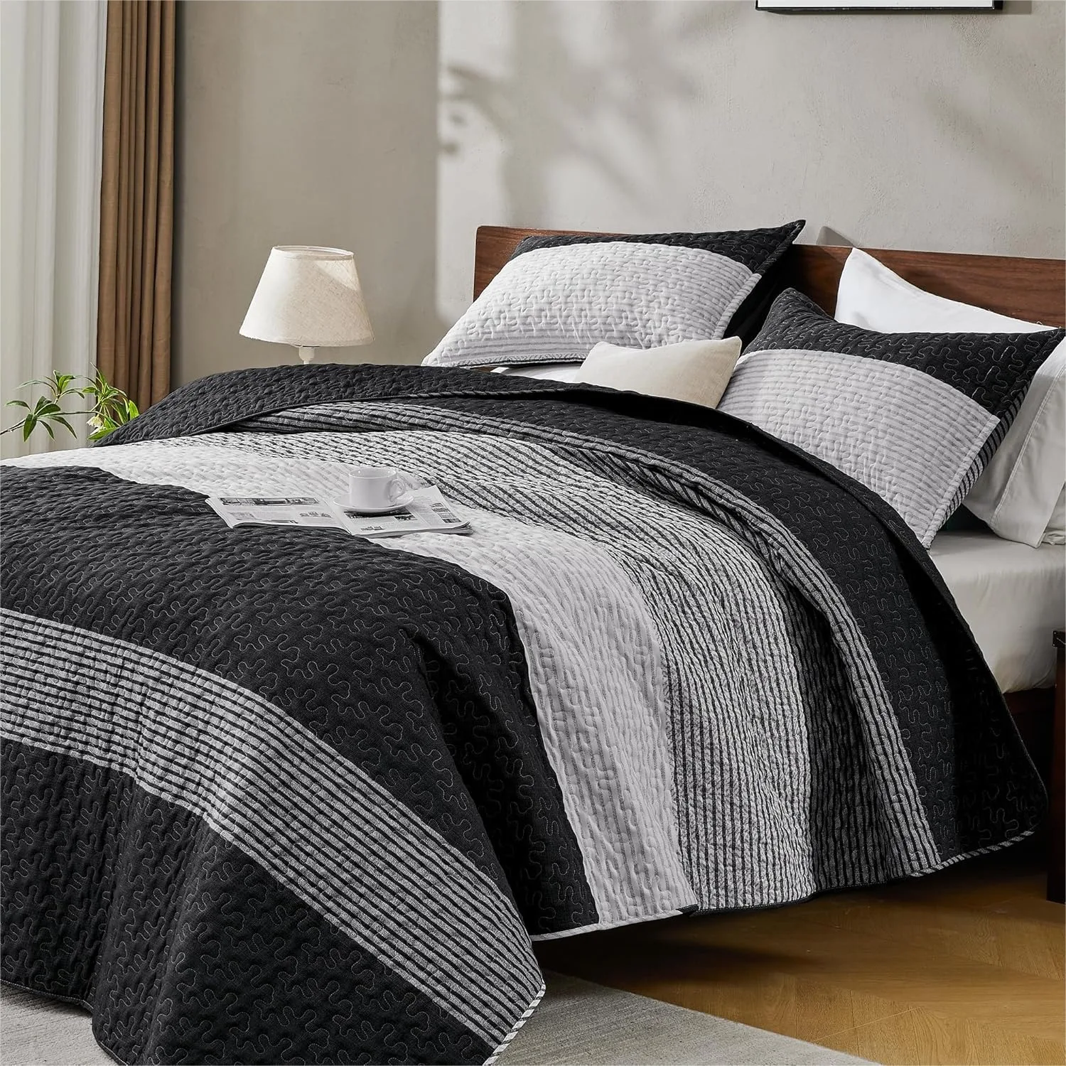 Queen Quilt Set Black and White Striped, 3 Pieces Ultra Soft Lightweight Bedspread Coverlet Patchwork Quilted Bedding for All
Queen Quilt Set Black and White Striped, 3 Pieces Ultra Soft Lightweight Bedspread Coverlet Patchwork Quilted Bedding for All