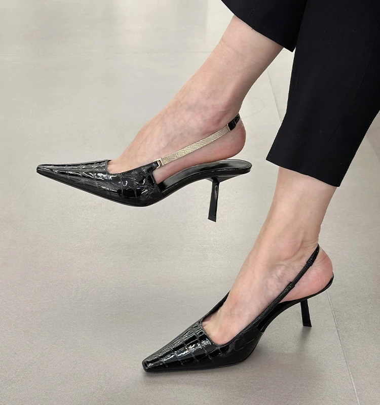 Small square head metal chain black high heels European and American runway style pointed thin heels back strap, and toe sandals
Small square head metal chain black high heels European and American runway style pointed thin heels back strap, and toe sandals