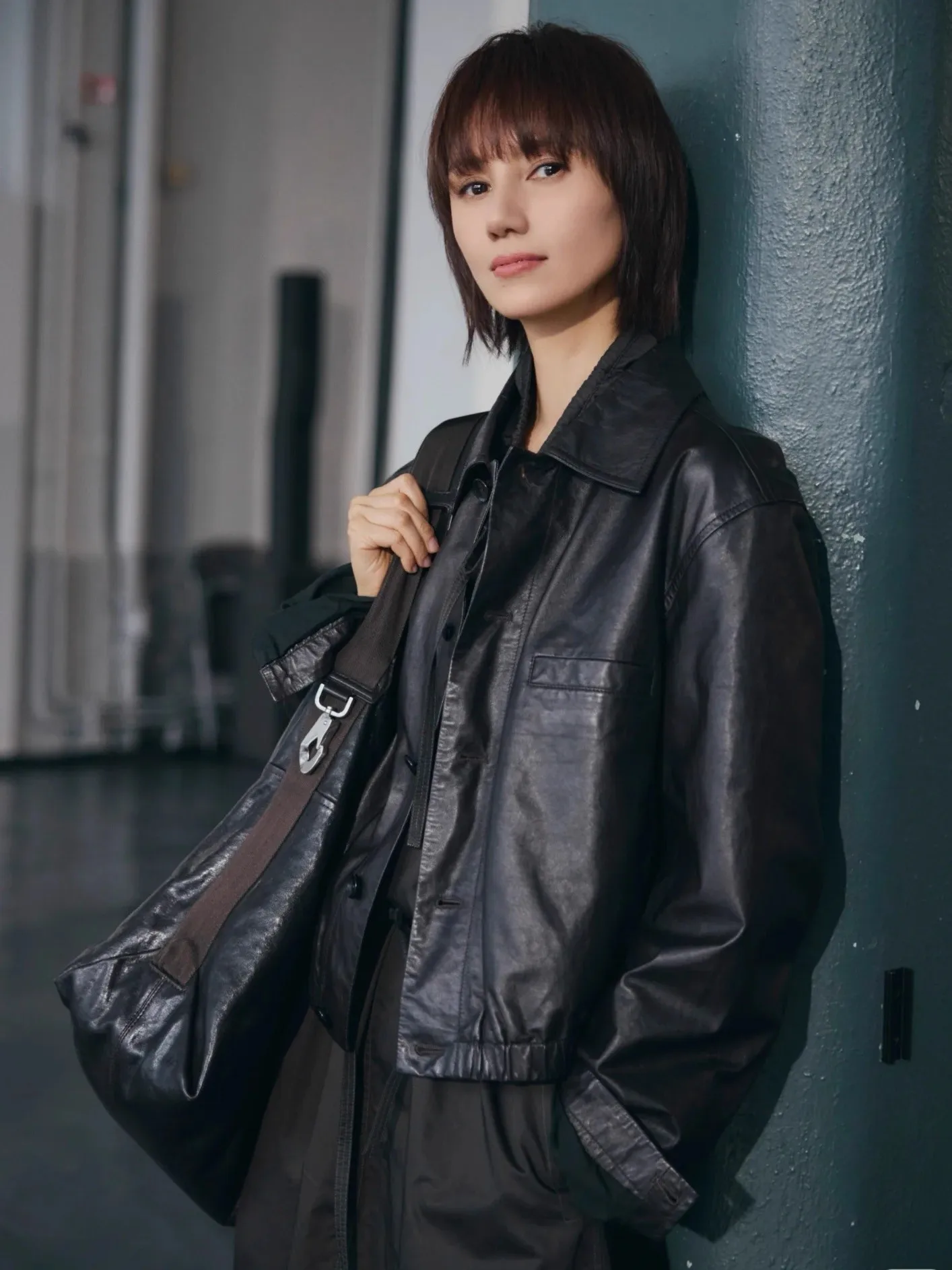 Yuan Quan Women's Genuine Leather Jaet ort Outerwear Oil Wax eepskin Loose Fit 2025 New Sle Commute Sle kets
Yuan Quan Women's Genuine Leather Jaet ort Outerwear Oil Wax eepskin Loose Fit 2025 New Sle Commute Sle kets