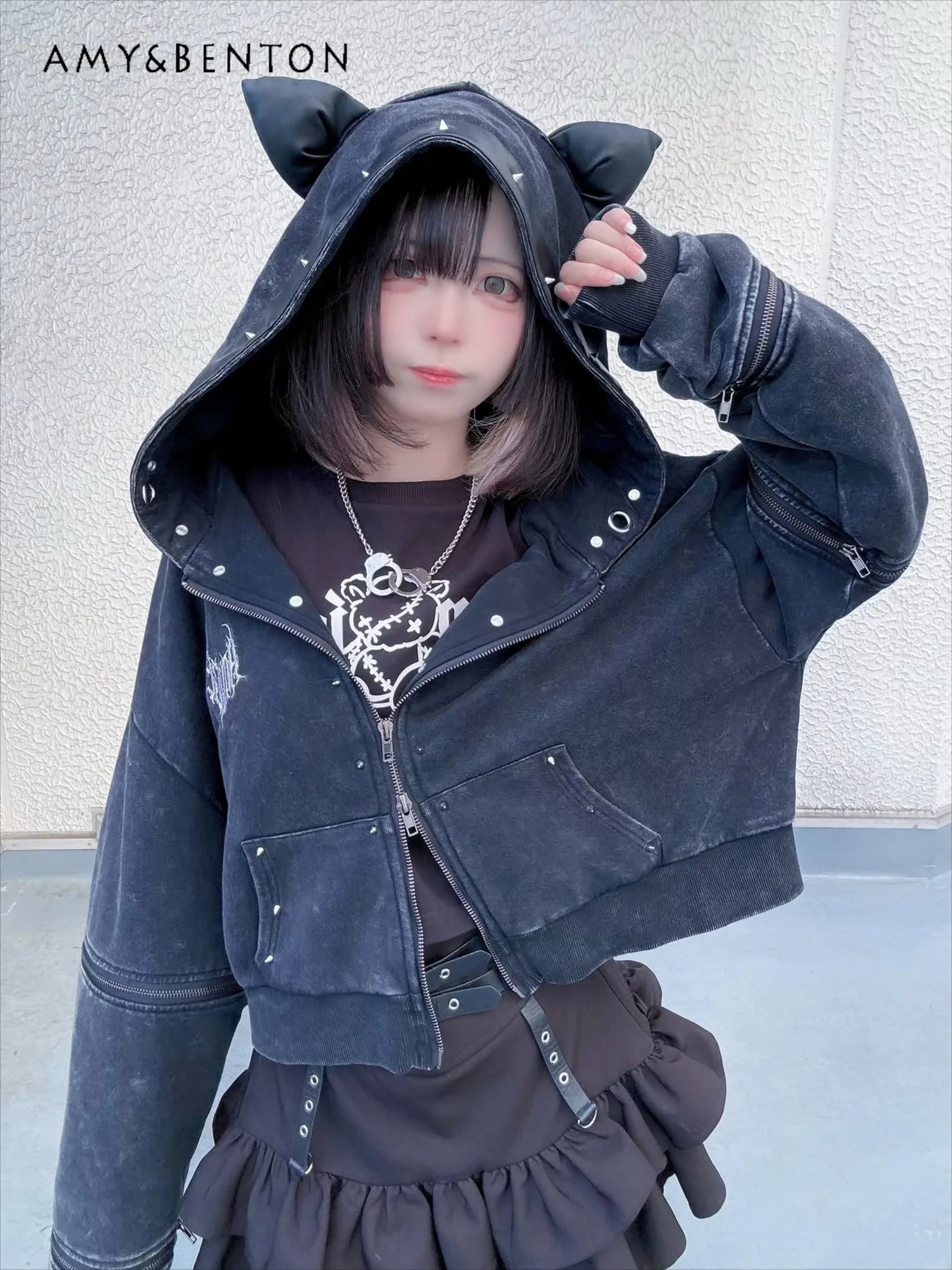 Japanese Amilige Subculture Dark Girl Punk Removable Cat Ear Hooded Sweater Short Jackets for Women Y2K Gothic Rivet Jacket
Japanese Amilige Subculture Dark Girl Punk Removable Cat Ear Hooded Sweater Short Jackets for Women Y2K Gothic Rivet Jacket