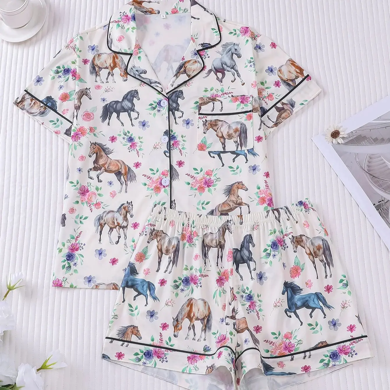 Retro art style horse print pajamas, summer loose short sleeved+elastic waisted shorts, skin friendly and breathable two-piece
Retro art style horse print pajamas, summer loose short sleeved+elastic waisted shorts, skin friendly and breathable two-piece