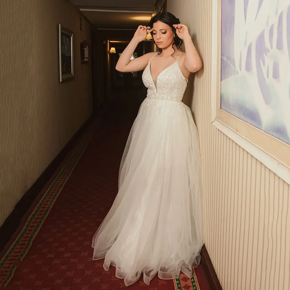 Glitter Princess Wedding Dresses Spaghetti Straps A Line Lace Tulle Backless Sexy Bridal Dress V Neck Wedding Gowns Customized
Glitter Princess Wedding Dresses Spaghetti Straps A Line Lace Tulle Backless Sexy Bridal Dress V Neck Wedding Gowns Customized