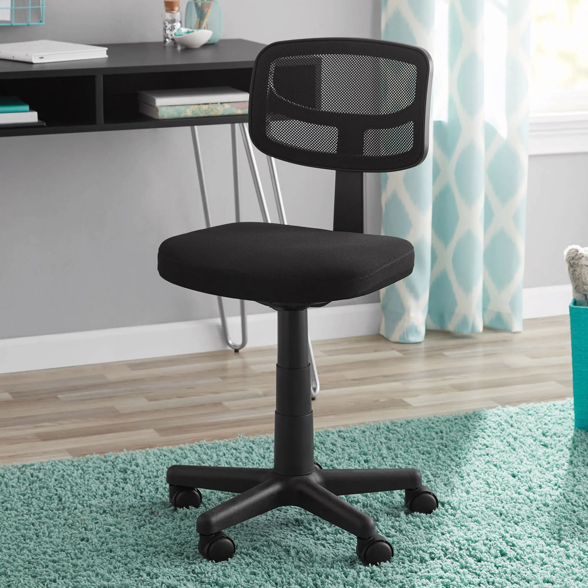 Mesh Task Chair with Plush Padded Seat, Teens and Adult, Black/Black
Mesh Task Chair with Plush Padded Seat, Teens and Adult, Black/Black