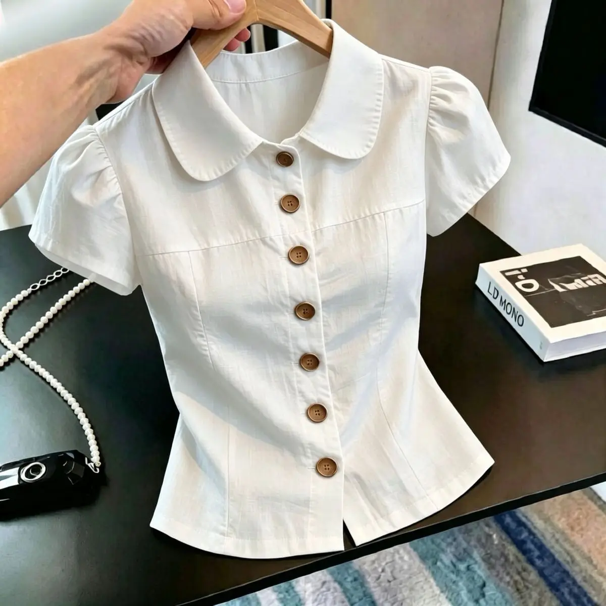 Elegant Summer White Short Sleeve Doll Collar Shirt Women's Lightweight Luxury Style Slimming High-End Feelings Fashionable
Elegant Summer White Short Sleeve Doll Collar Shirt Women's Lightweight Luxury Style Slimming High-End Feelings Fashionable