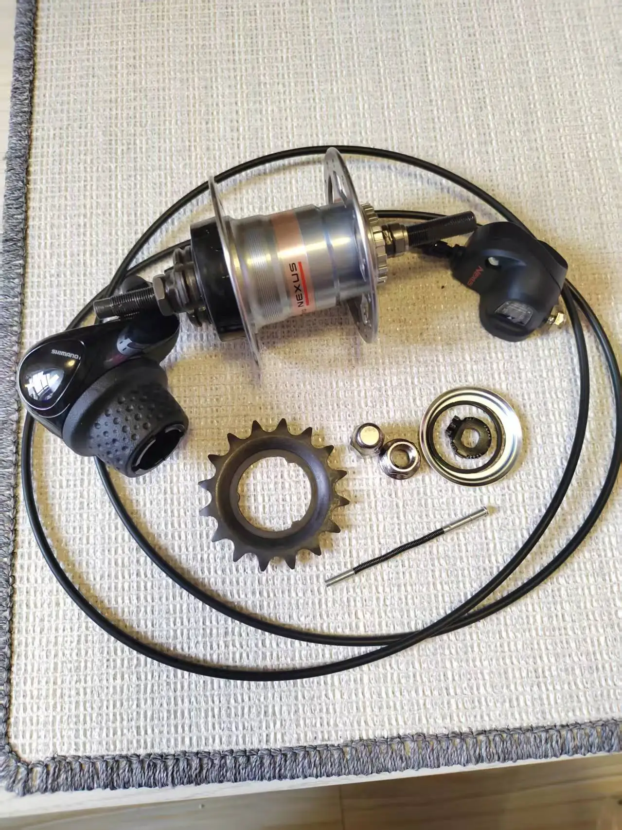 Suitable for Shimano Internal 3-speed Hub Gear SG-3R40 Rear Axle 36/28 Hole Roller Brake 36 Holes with 3S41
Suitable for Shimano Internal 3-speed Hub Gear SG-3R40 Rear Axle 36/28 Hole Roller Brake 36 Holes with 3S41