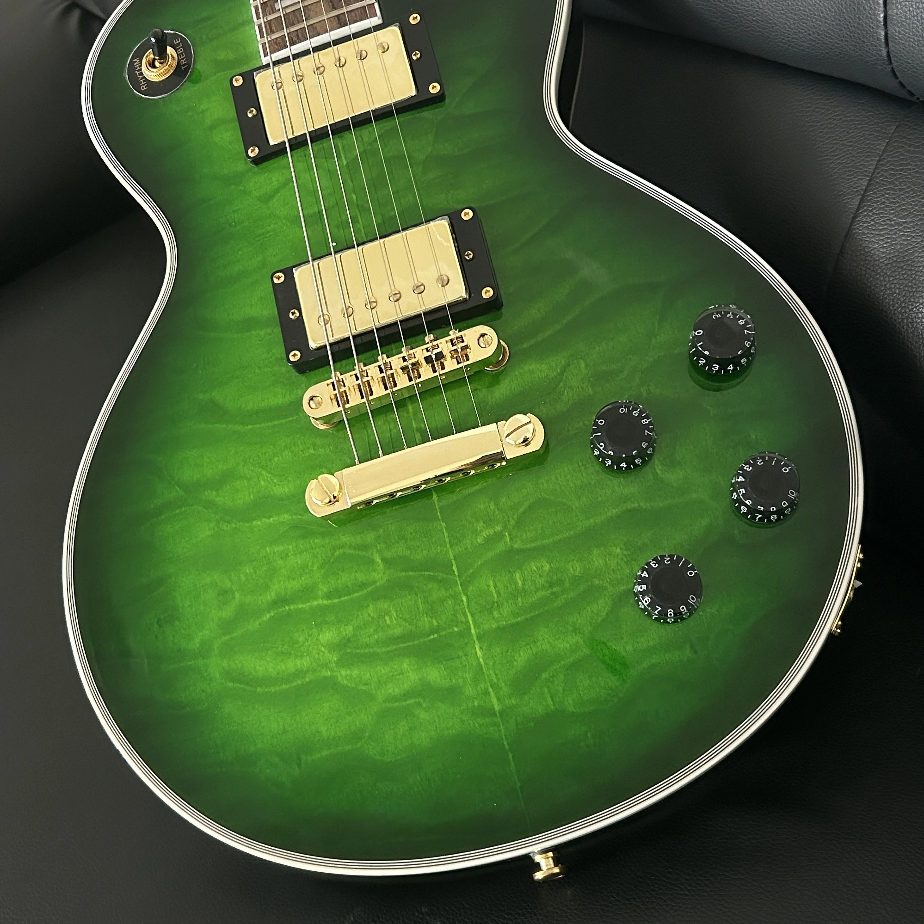 Limited Professional Green Paint With Waves, gold hardware,custom High Quality Professional Electric Guitar,in stock
Limited Professional Green Paint With Waves, gold hardware,custom High Quality Professional Electric Guitar,in stock