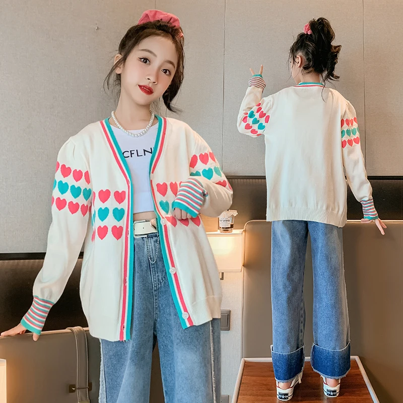 Vintage Elegant Children Knitted Heart Cardigan with Buttons For Tweens Girl 2025 Autumn Fashion Knitwear Kids Baby Sweater 4-9Y
Vintage Elegant Children Knitted Heart Cardigan with Buttons For Tweens Girl 2025 Autumn Fashion Knitwear Kids Baby Sweater 4-9Y