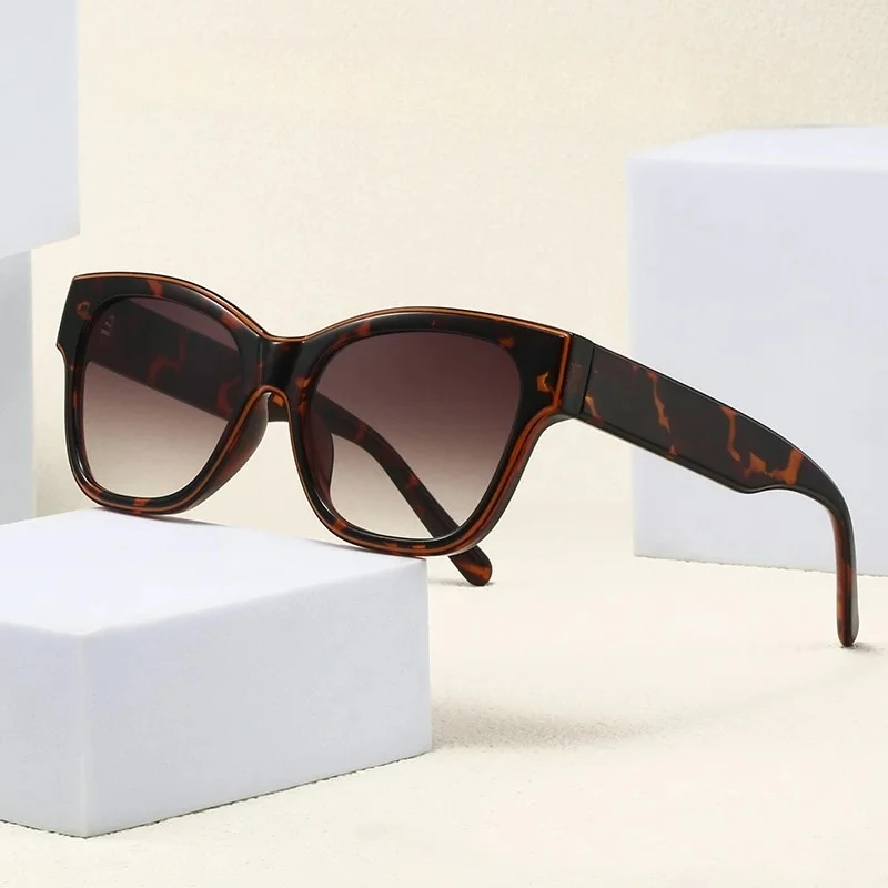 Cat's Eye Large Frame High-quality Sunglasses Women's Fashion Personality Sun Shading Sunglasses Men's Women's New UV400 Glasses
Cat's Eye Large Frame High-quality Sunglasses Women's Fashion Personality Sun Shading Sunglasses Men's Women's New UV400 Glasses