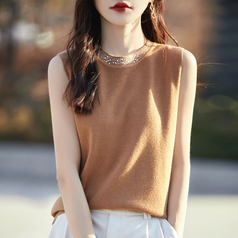 Knitted sleeveless vest,comfortable and fashionable suspender,women's T-shirt, round neck summer top inside suit, new base shirt
Knitted sleeveless vest,comfortable and fashionable suspender,women's T-shirt, round neck summer top inside suit, new base shirt