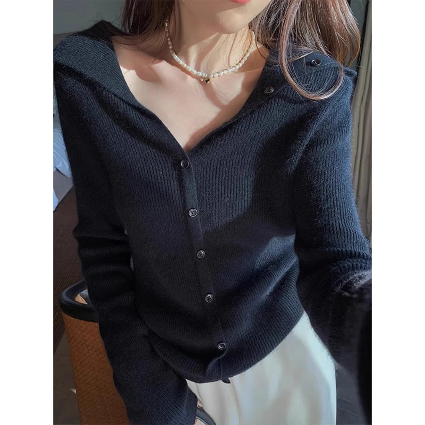 Женские кардиганы и свитеры: весенние, ажурные, на пуговицах, модные, с драпировкой, пайетками, эластичным краем, свободного кроя, для школы и офиса
Женские кардиганы и свитеры: весенние, ажурные, на пуговицах, модные, с драпировкой, пайетками, эластичным краем, свободного кроя, для школы и офиса