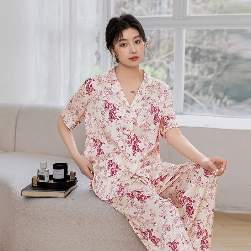Lapel Print Pajamas Set New Women Short Sleeve Shirt Pants Sleepwear Pijamas Suit Lingerie Summer Ice Silk Home Clothing
Lapel Print Pajamas Set New Women Short Sleeve Shirt Pants Sleepwear Pijamas Suit Lingerie Summer Ice Silk Home Clothing