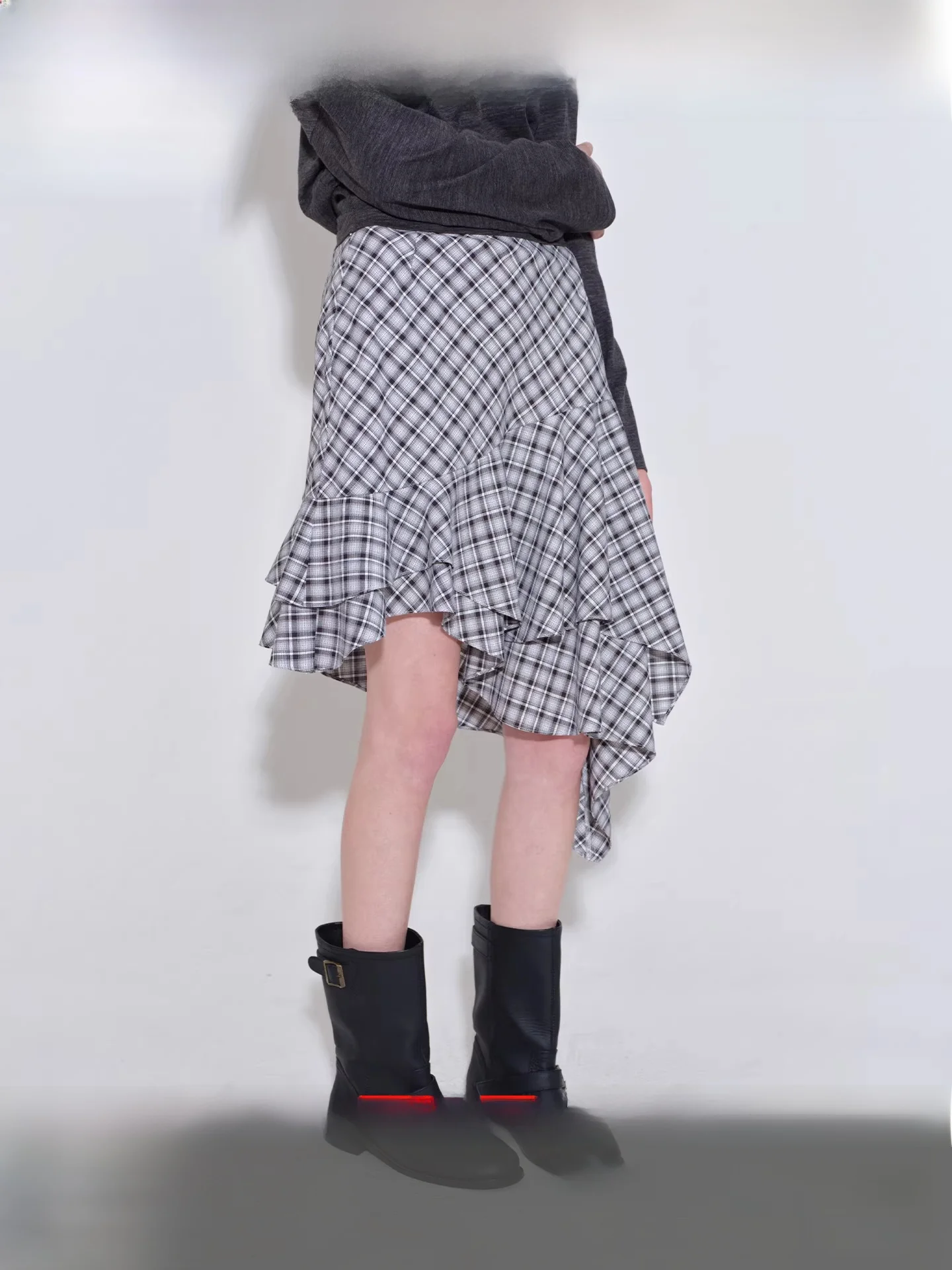 Повседневная юбка Fano в клетку для женщин, со средней талией, асимметричным дизайном, двойным слоем и кружевным подолом, из смесовой ткани полиэстер-вискоза
Повседневная юбка Fano в клетку для женщин, со средней талией, асимметричным дизайном, двойным слоем и кружевным подолом, из смесовой ткани полиэстер-вискоза