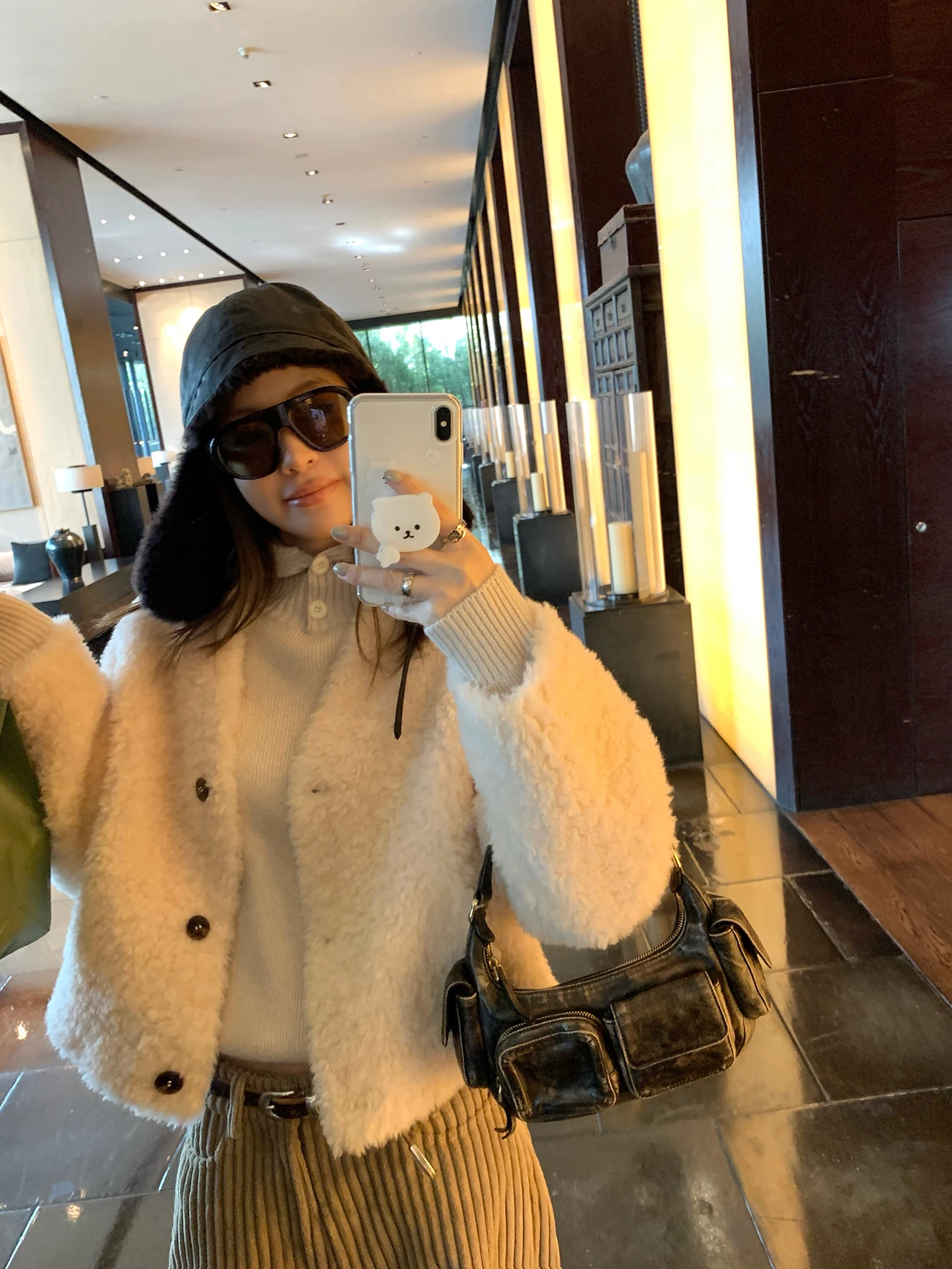 Модное молодежное пальто из натуральной шерсти с V-образным вырезом и драпировкой на плечах, короткое, в корейском стиле, женская верхняя одежда, с длинными рукавами, свободного кроя
Модное молодежное пальто из натуральной шерсти с V-образным вырезом и драпировкой на плечах, короткое, в корейском стиле, женская верхняя одежда, с длинными рукавами, свободного кроя