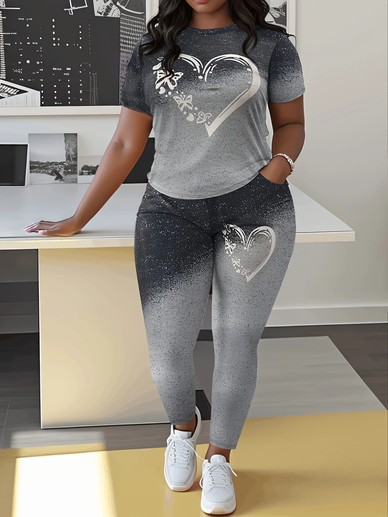 Plus-size women's clothing with heart and butterfly prints, new women's clothing for spring and summer, casual two-piece set.
Plus-size women's clothing with heart and butterfly prints, new women's clothing for spring and summer, casual two-piece set.