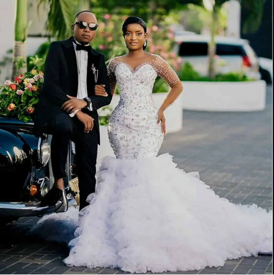 Customized Sparkly Handwork Crystals Beads Long Sleeves Wedding Dress Vestidos De Novia Garden Arabic Tiers Tulle Bridal Gown
Customized Sparkly Handwork Crystals Beads Long Sleeves Wedding Dress Vestidos De Novia Garden Arabic Tiers Tulle Bridal Gown