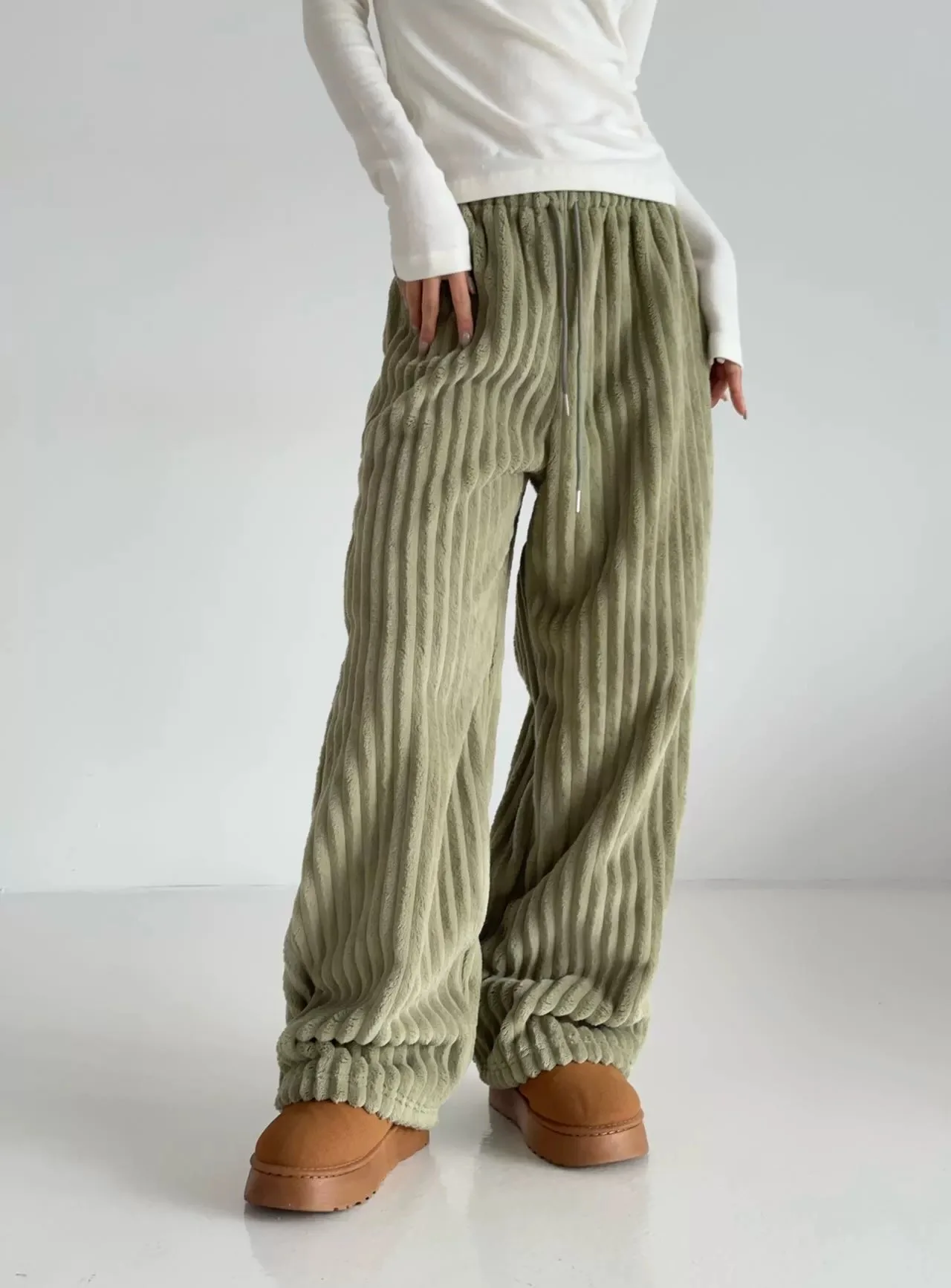 Korean style winter warm thick pit velvet solid color casual wind-resistant trousers elastic waist casual trousers women
Korean style winter warm thick pit velvet solid color casual wind-resistant trousers elastic waist casual trousers women