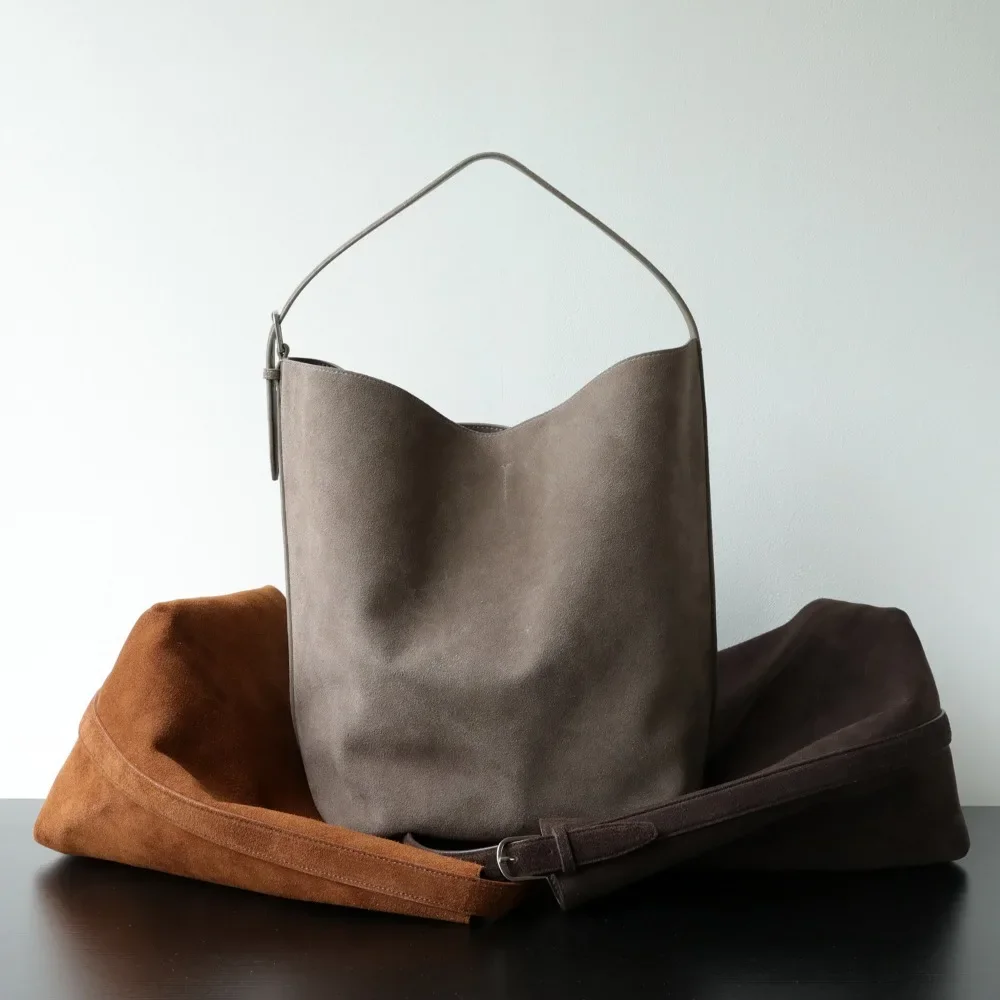 Light Luxury Niche Retro Full Cowhide Matte Tote Bag Lazy Wind Large Capacity Commuting Advanced Sense Bucket Bag Simple Leisure
Light Luxury Niche Retro Full Cowhide Matte Tote Bag Lazy Wind Large Capacity Commuting Advanced Sense Bucket Bag Simple Leisure