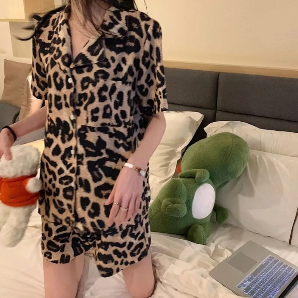 Leopard Print Heart Pajama Suit Slim Fit Short Sleeve Shorts Camisole Nightwear Women Sleepwear V Neck Two Pieces Sleepwear Sets
Leopard Print Heart Pajama Suit Slim Fit Short Sleeve Shorts Camisole Nightwear Women Sleepwear V Neck Two Pieces Sleepwear Sets