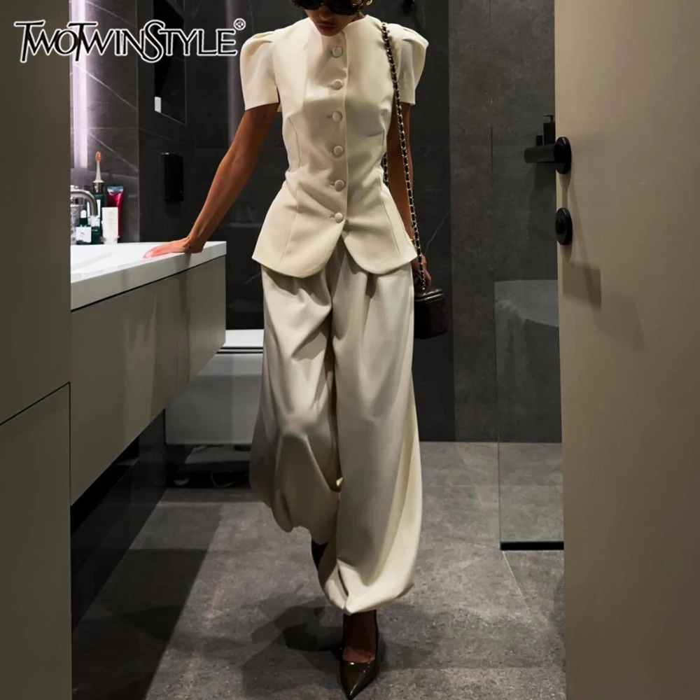TWOTWINSTYLE Apricot Spliced Buttons Two Piece Set Female O Neck Short Sleeve Top Elegant Commute Women's Pants Sets Fashion New
TWOTWINSTYLE Apricot Spliced Buttons Two Piece Set Female O Neck Short Sleeve Top Elegant Commute Women's Pants Sets Fashion New