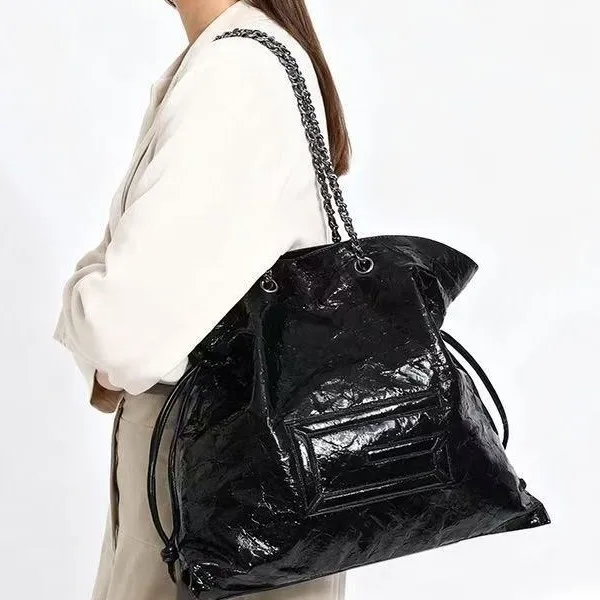 Новая простая сумка через плечо в форме облака, модная ручная универсальная повседневная стильная мягкая искусственная кожа, нейтральный минималистичный дизайн
Новая простая сумка через плечо в форме облака, модная ручная универсальная повседневная стильная мягкая искусственная кожа, нейтральный минималистичный дизайн