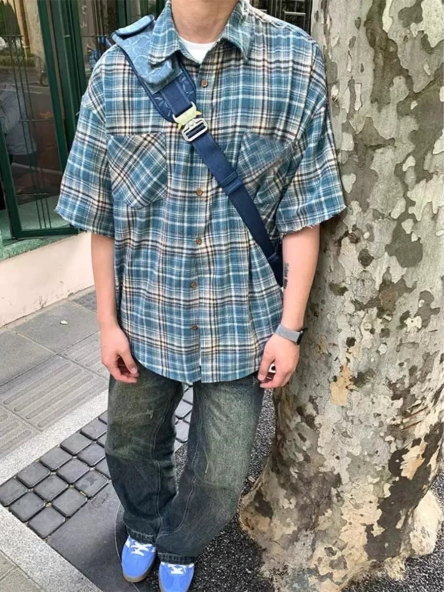 Американский ретро Brued Plaid ort Sve irt Свободный крой Летний ленивый отворотный воротник Мужские Женские Cleanfit irt
Американский ретро Brued Plaid ort Sve irt Свободный крой Летний ленивый отворотный воротник Мужские Женские Cleanfit irt