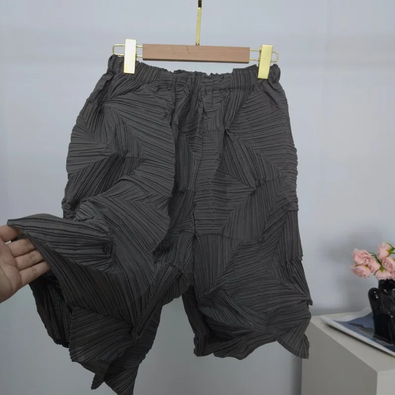 Miyake Diamond Pleated Shorts Plisse Women Solid Color 2026 Summer New Loose Fit Unique Casual Pleats Shorts High Street Style
Miyake Diamond Pleated Shorts Plisse Women Solid Color 2026 Summer New Loose Fit Unique Casual Pleats Shorts High Street Style