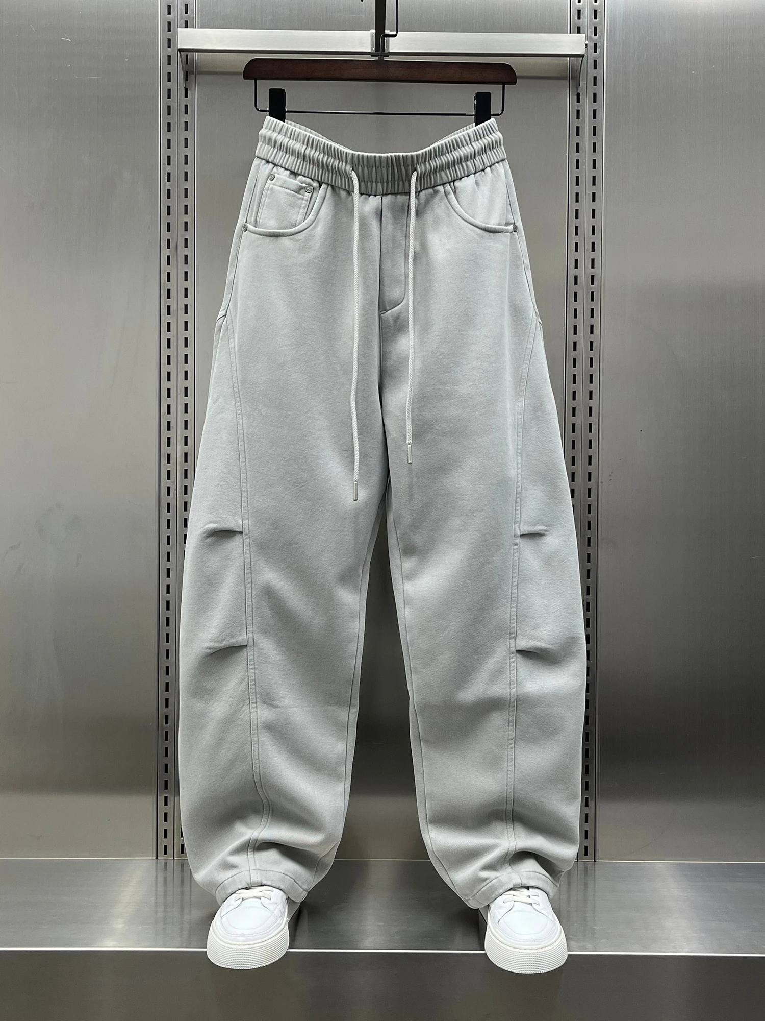 Fall Winter 2025 New Men's Spor Loose Folded Simple Color Casual Straight Leg Pants Faionable Trendy Brand Elastic ...
Fall Winter 2025 New Men's Spor Loose Folded Simple Color Casual Straight Leg Pants Faionable Trendy Brand Elastic ...