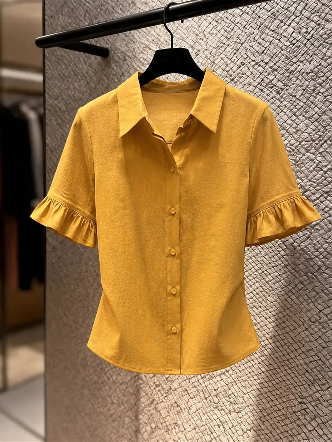 Sweet Korean Style Collar Short Sleeve Shirt Wooden Single Button Commute Top Summer 2026 Silk Women's Fashion
Sweet Korean Style Collar Short Sleeve Shirt Wooden Single Button Commute Top Summer 2026 Silk Women's Fashion