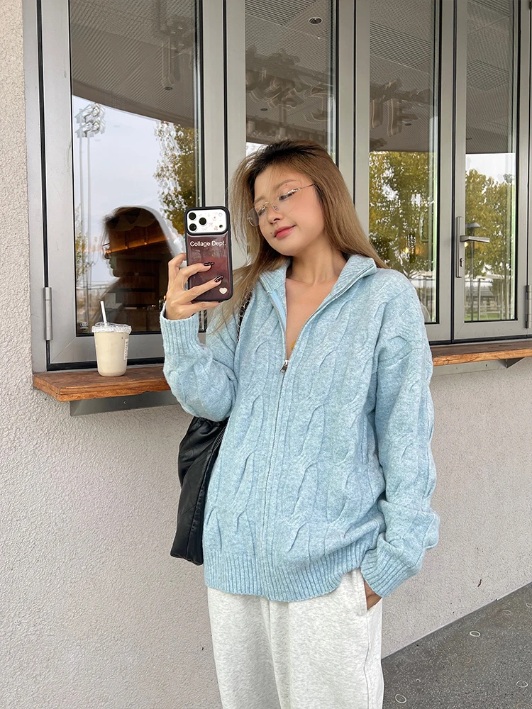 LTGIRL Утепленный вязаный свитер-пальто в американском ретро-стиле, свободный крой, осенне-зимний, с узором косы, повседневный, комфортный, теплый, верхняя одежда
LTGIRL Утепленный вязаный свитер-пальто в американском ретро-стиле, свободный крой, осенне-зимний, с узором косы, повседневный, комфортный, теплый, верхняя одежда